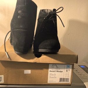 NIB! Tom’s Black Suede Wedge Shoes US 8.5